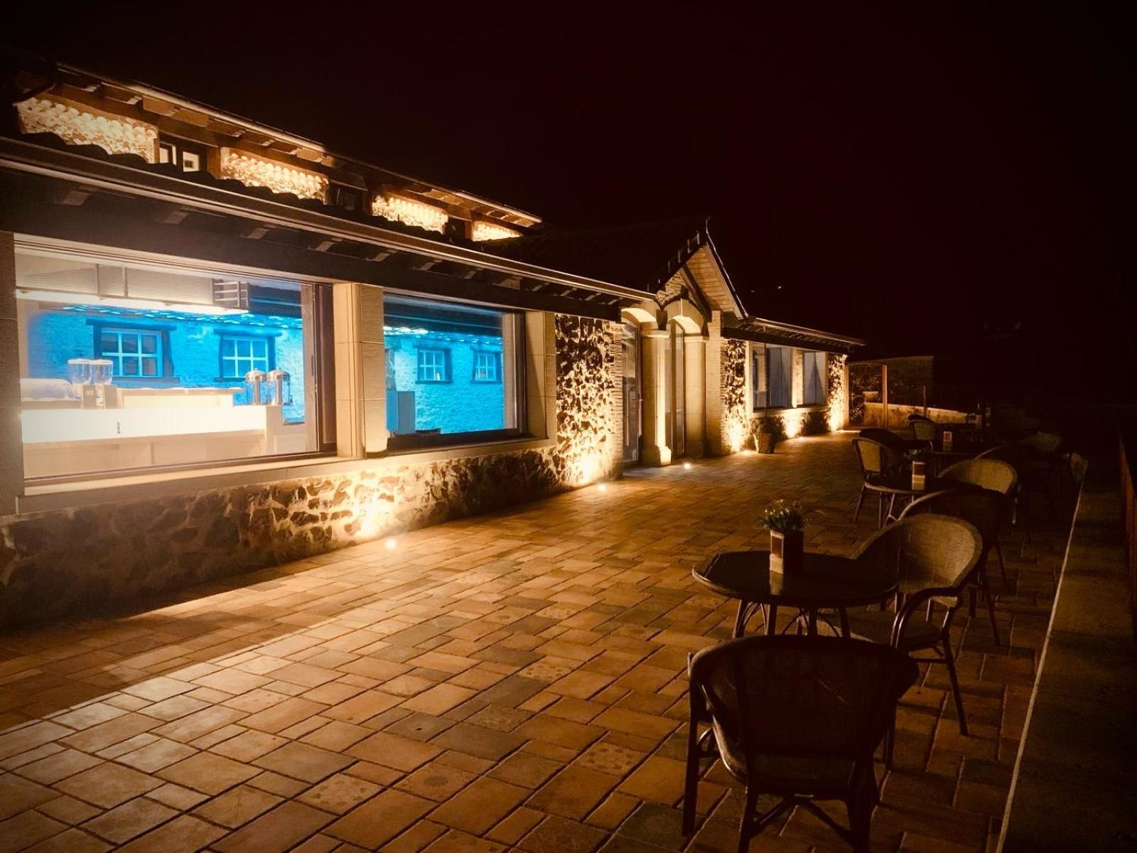 ארנוארו La Quinta Luxury Palace מראה חיצוני תמונה