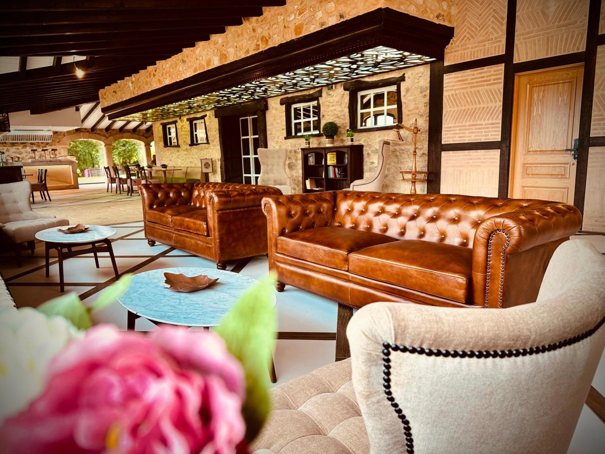 ארנוארו La Quinta Luxury Palace מראה חיצוני תמונה